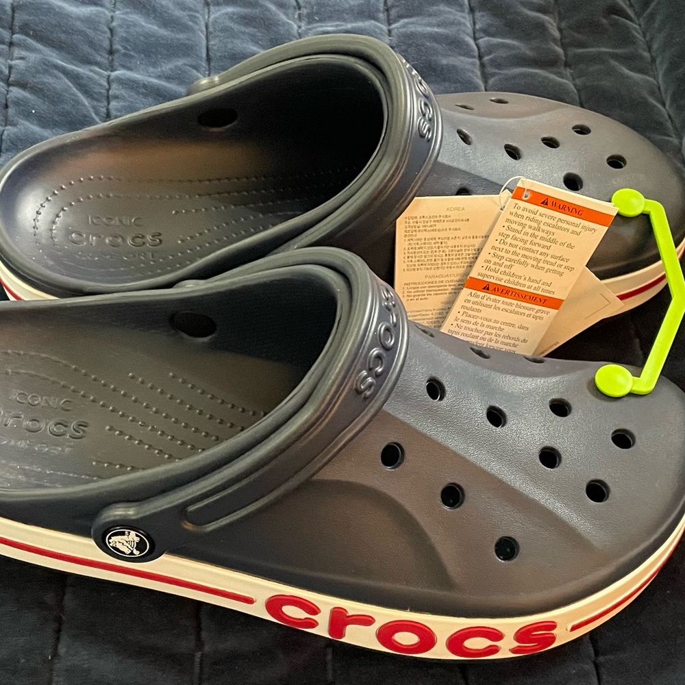 Crocs Bayaband clog size 10 men’s BNWT Navy Blue with a white and red sidewall.